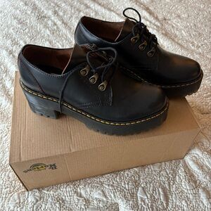 NWT Dr. Martens Leona Lo Black Vintage Smooth EU 38